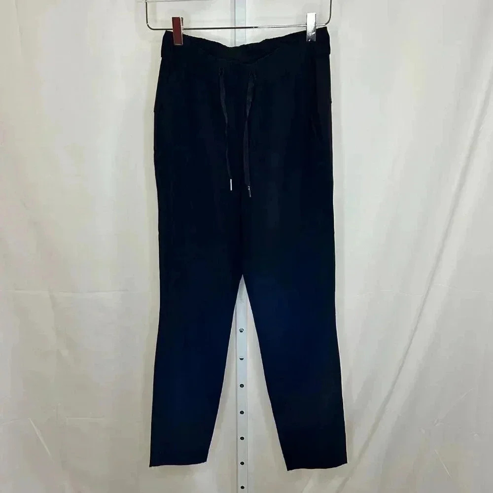 Lululemon Size 2 Black Tapered Leg Mid-Rise Pant Athletic Athleisure Sports